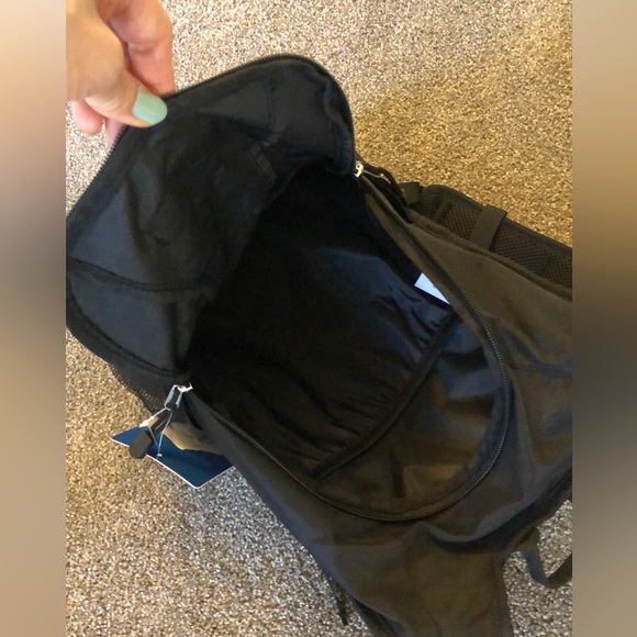 NWT Everest backpack - Picture 5 of 9